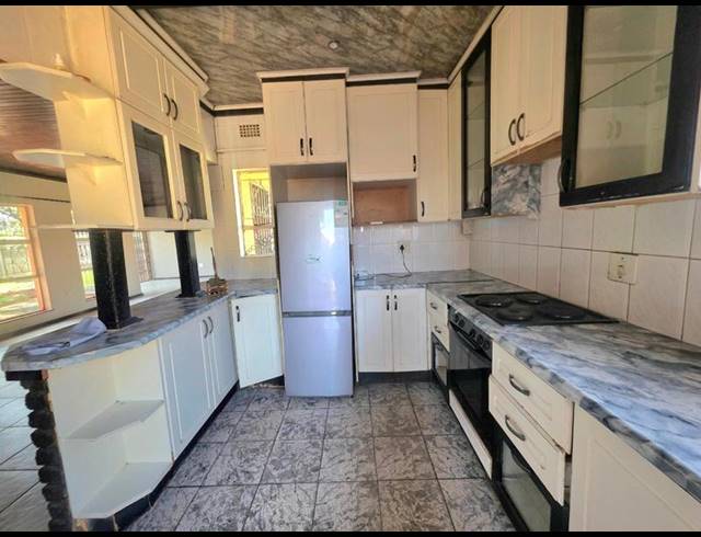 3 BEDROOM HOUSE FOR SALE IN DAWN PARK